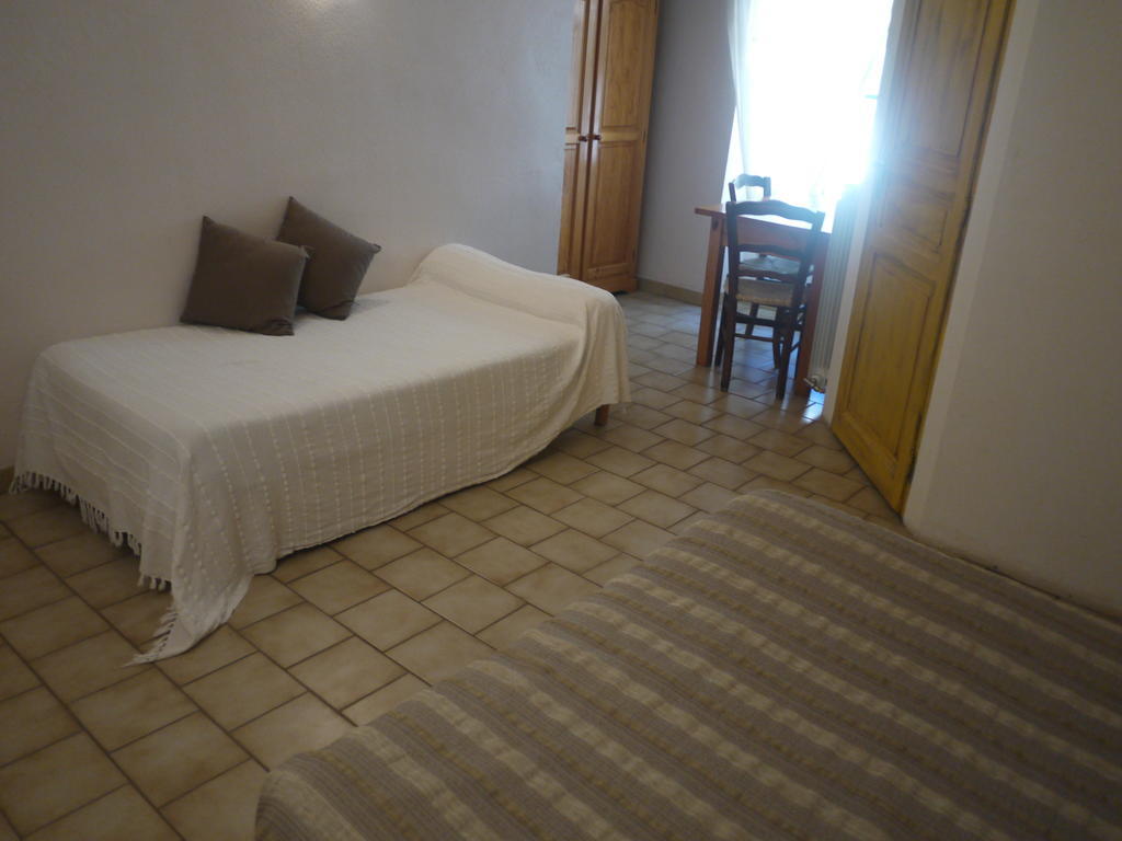 Auberge Des Seguins Buoux الغرفة الصورة
