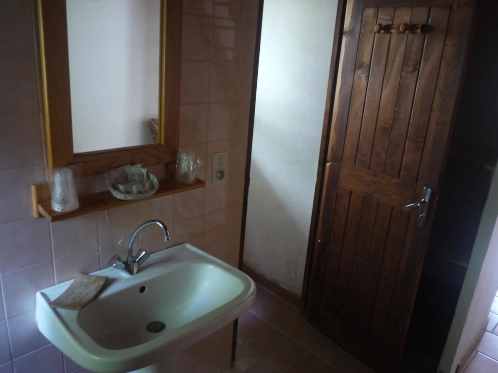 Auberge Des Seguins Buoux الغرفة الصورة