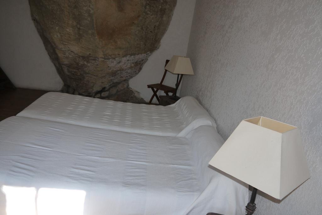 Auberge Des Seguins Buoux الغرفة الصورة