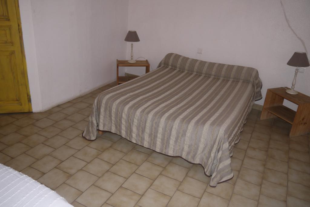 Auberge Des Seguins Buoux الغرفة الصورة